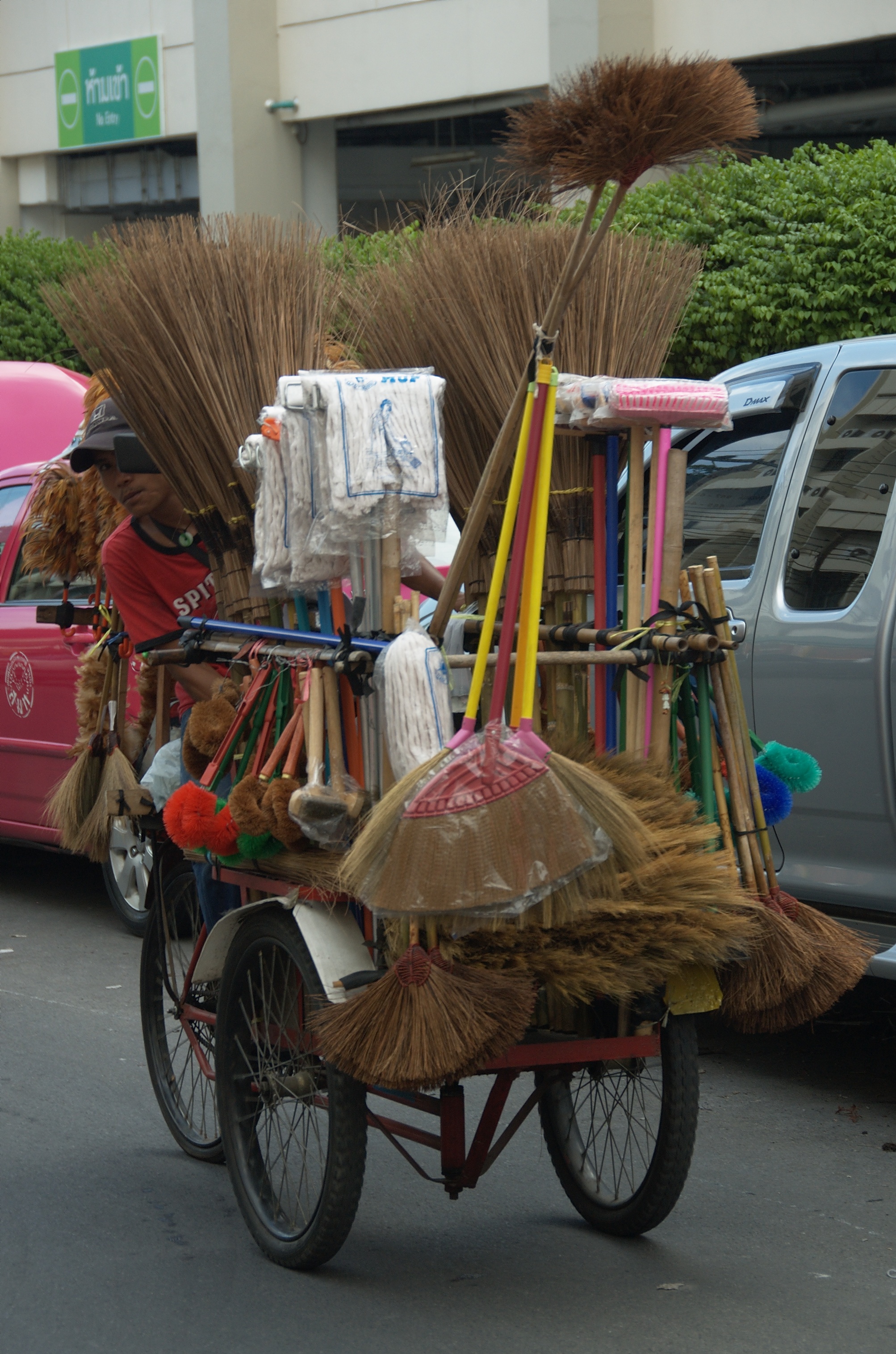 200808042997 The Broom Guy